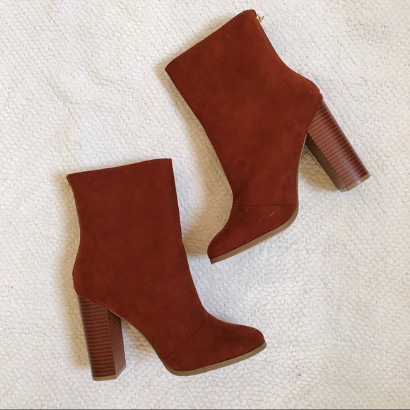 Express Shoes - EXPRESS Brown Faux Suede Ankle Booties Size 7